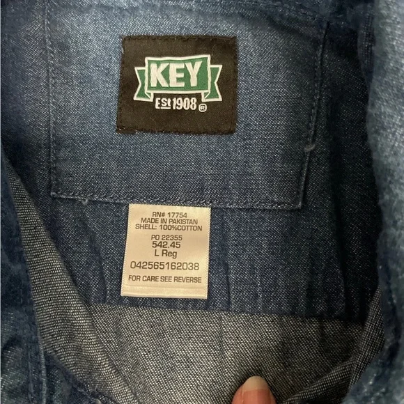 Key NWT denim, longsleeve, button-down shirt, men’s large 100% cot - Picture 3 of 3